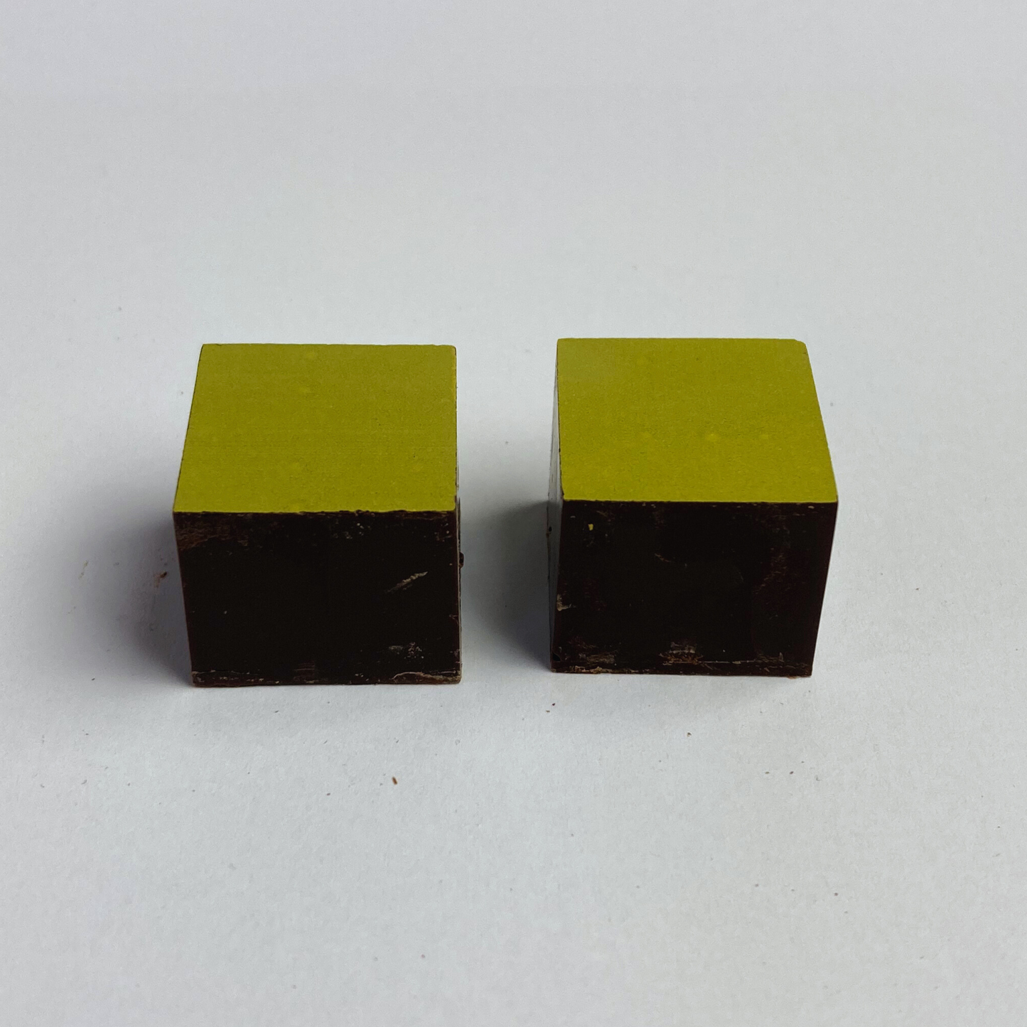 Mørk chokolade med passionsfrugt - 2 stk.